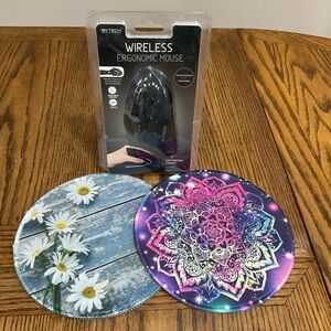 Wireless ergonomic mouse right handed plus 2 mouse pads daisies & pyschedelic